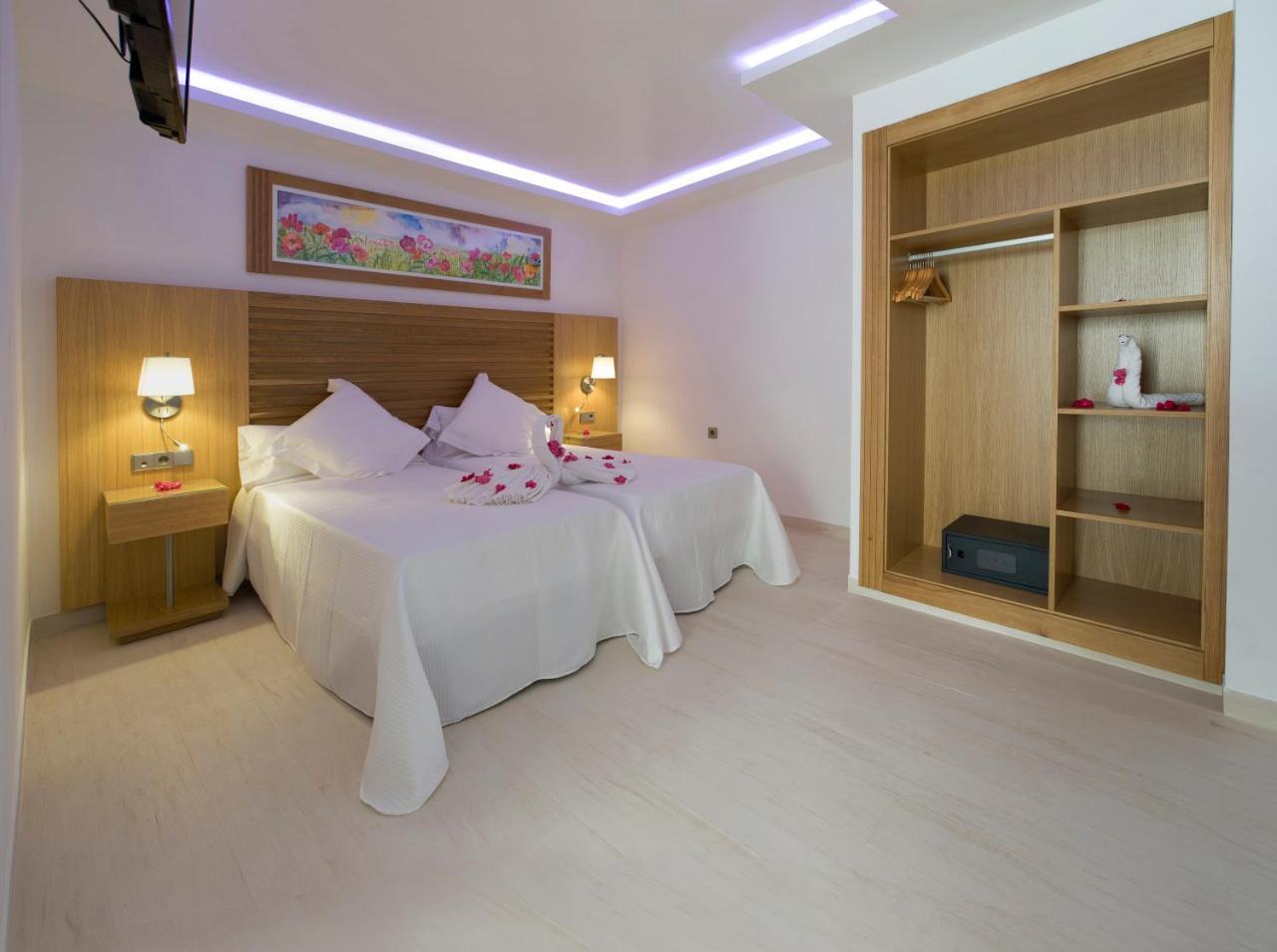 My Way Luxury Ibiza Studio - Ab Group Playa d'en Bossa Ngoại thất bức ảnh