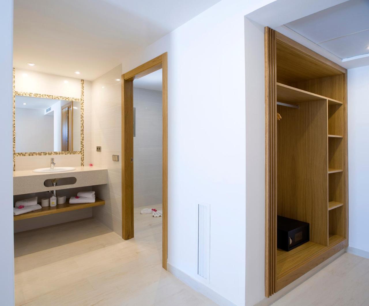 My Way Luxury Ibiza Studio - Ab Group Playa d'en Bossa Ngoại thất bức ảnh